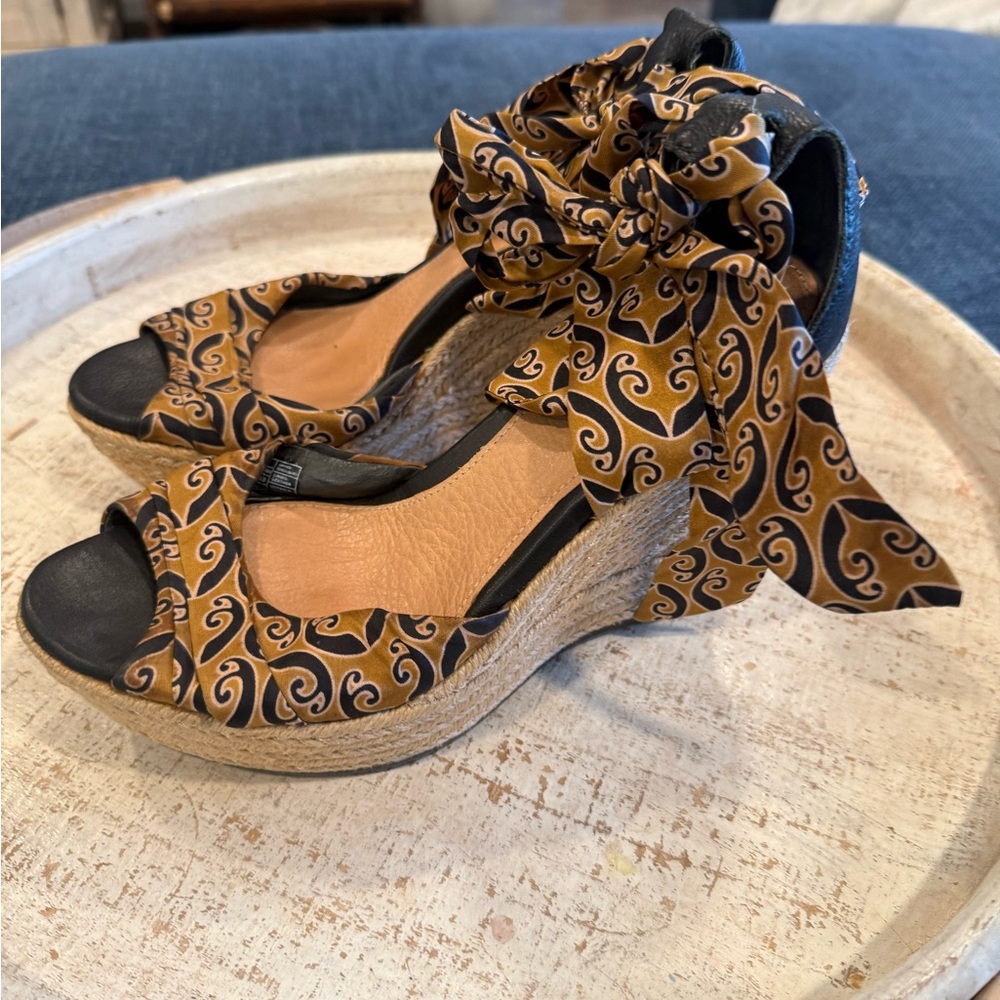 Ugg Australia Lucianna Shoes Platform Wedge Espadrille Sandals Mustard Sz 7